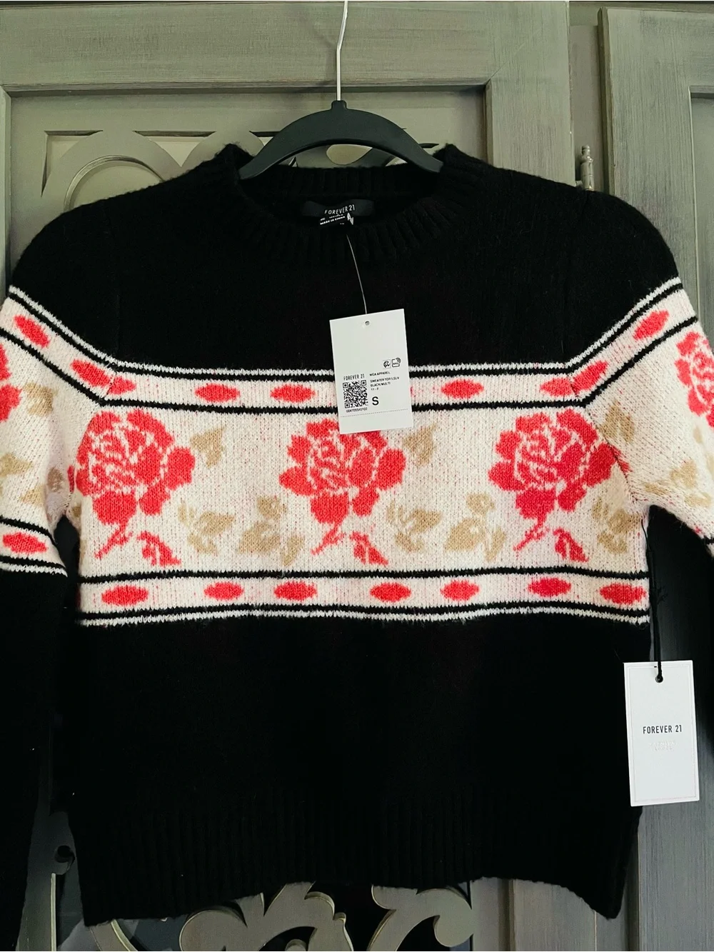 NWT Forever 21 black floral crewneck sweater S - Picture 2 of 10